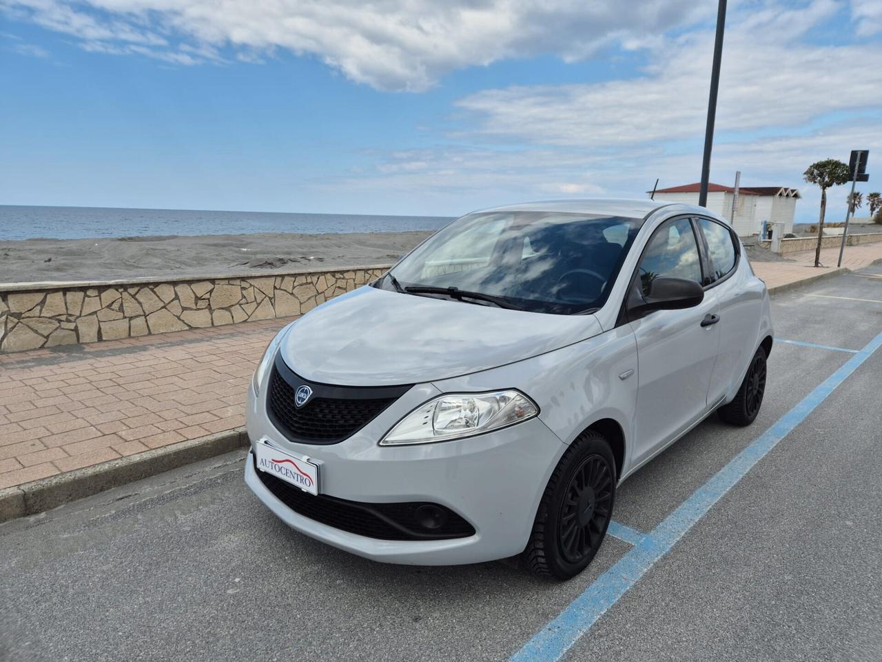 Lancia Ypsilon 1.0 FireFly 5 porte S&S Hybrid Ecochic Silver
