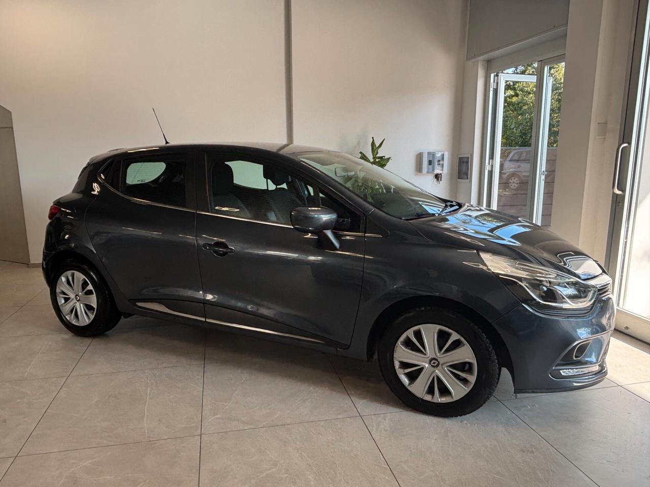 Renault Clio TCe 12V 90 CV 5 porte Moschino Intens