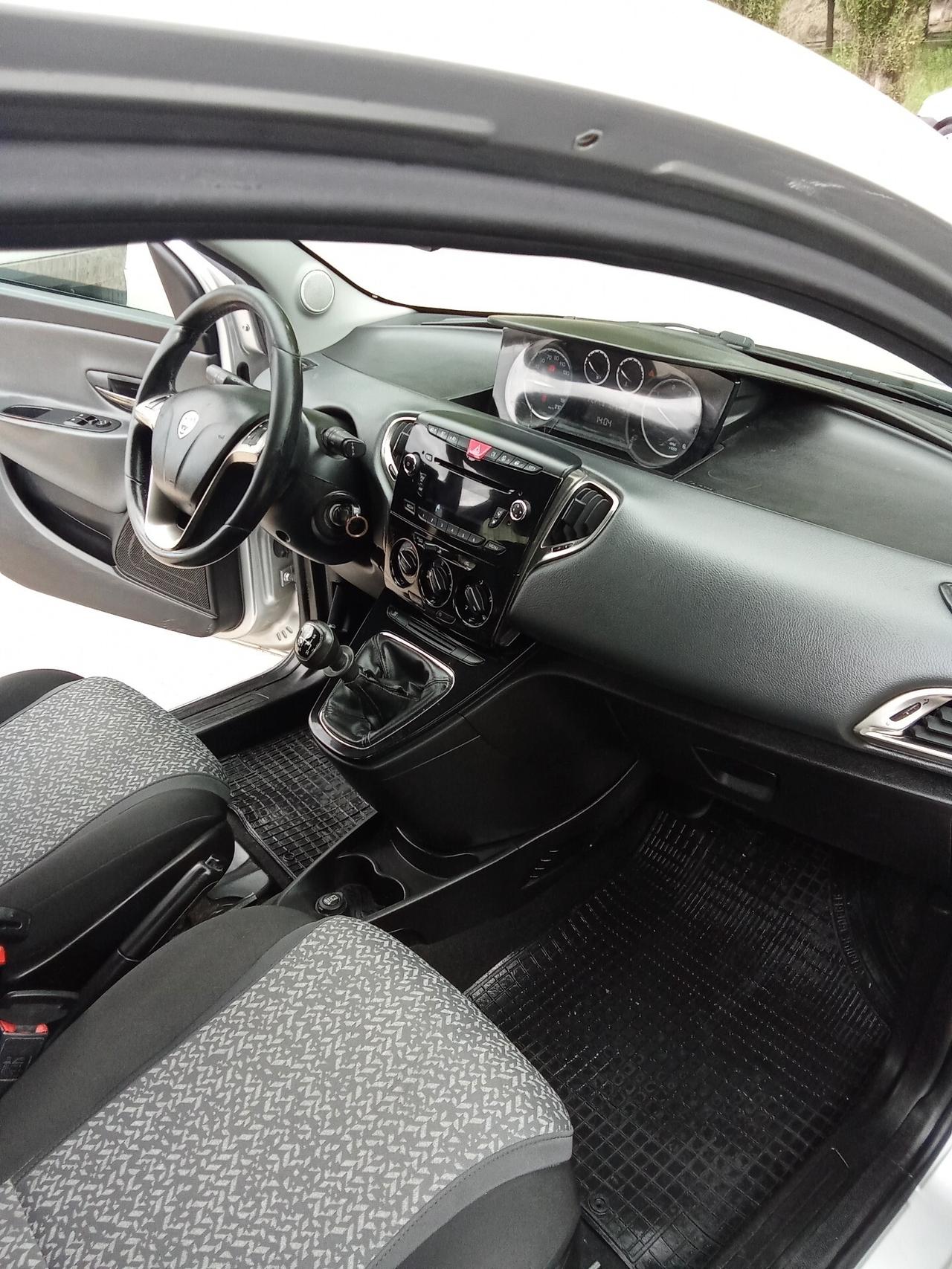 Lancia Ypsilon 1.3 MJT 16V 95 CV 013