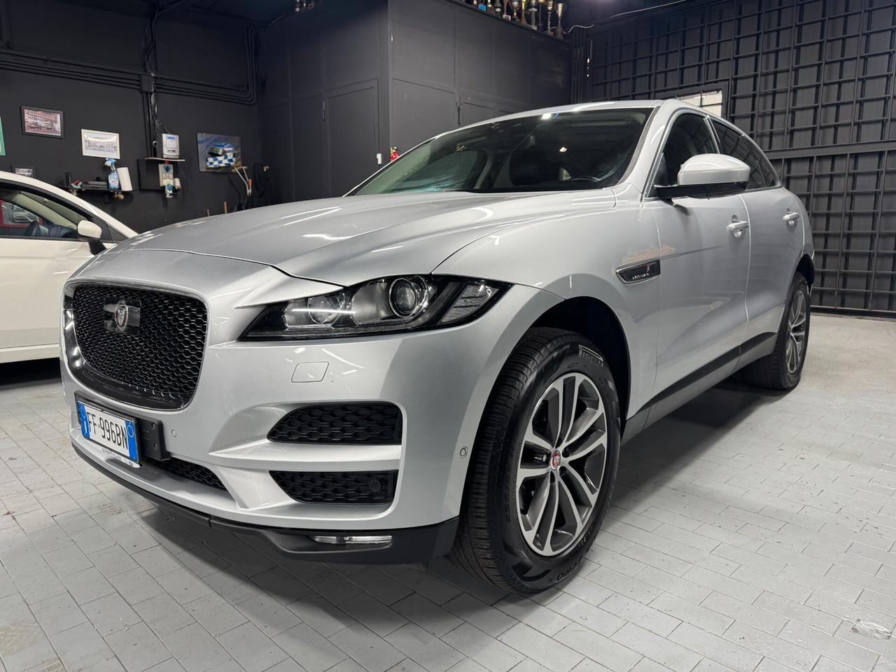 Jaguar F-Pace 2.0 D 180 CV AWD Prestige