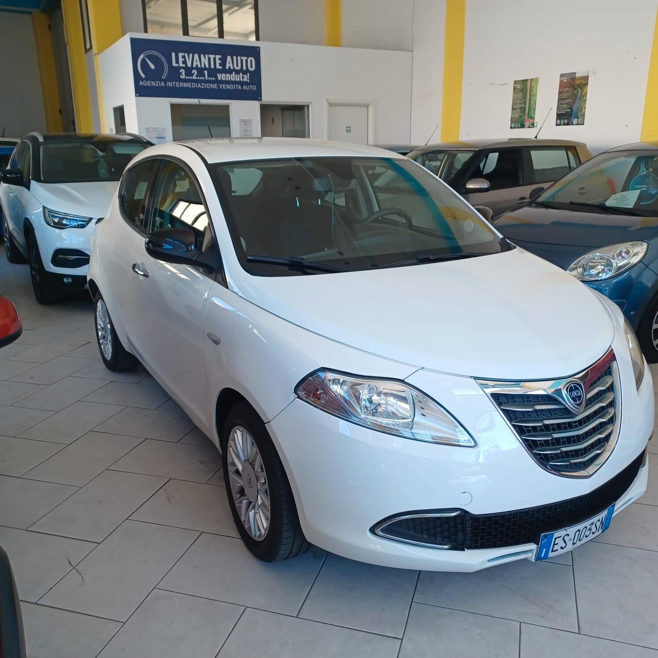 NEOPATENTATI LANCIA YPSILON 1.2 OTTIMO STATO
