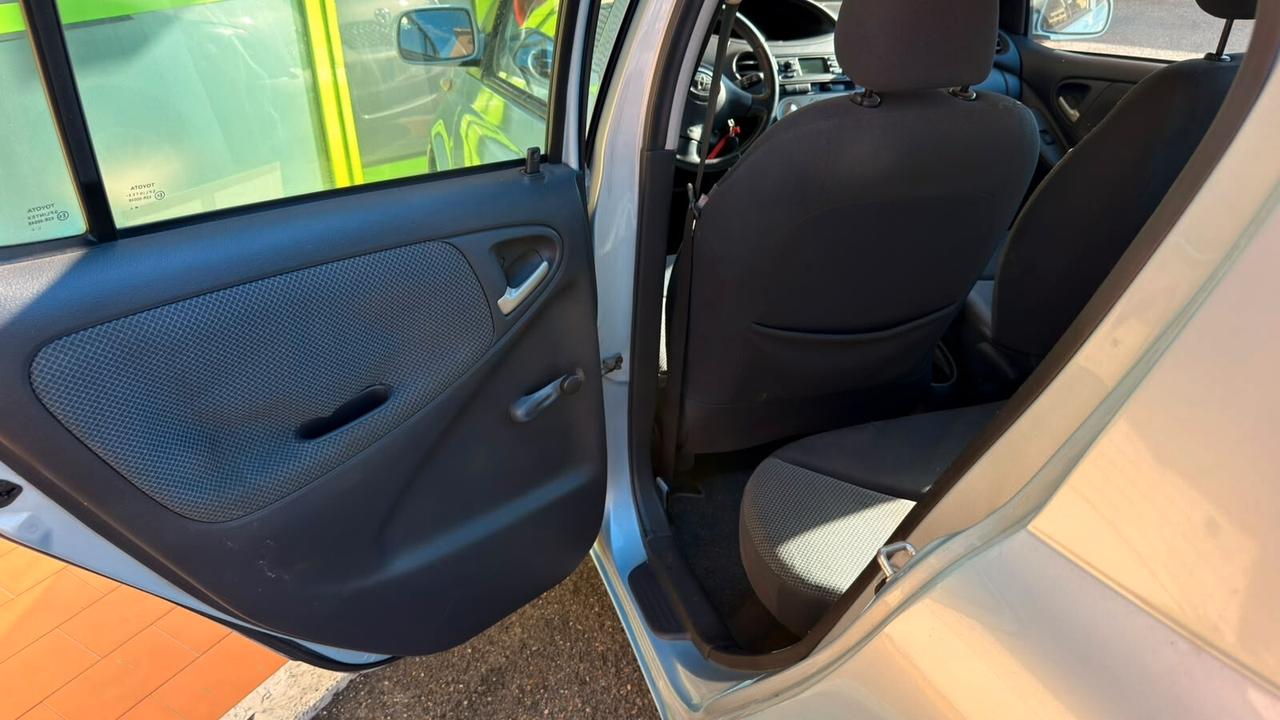Toyota Yaris 1.0i 16V cat 5 porte Sol