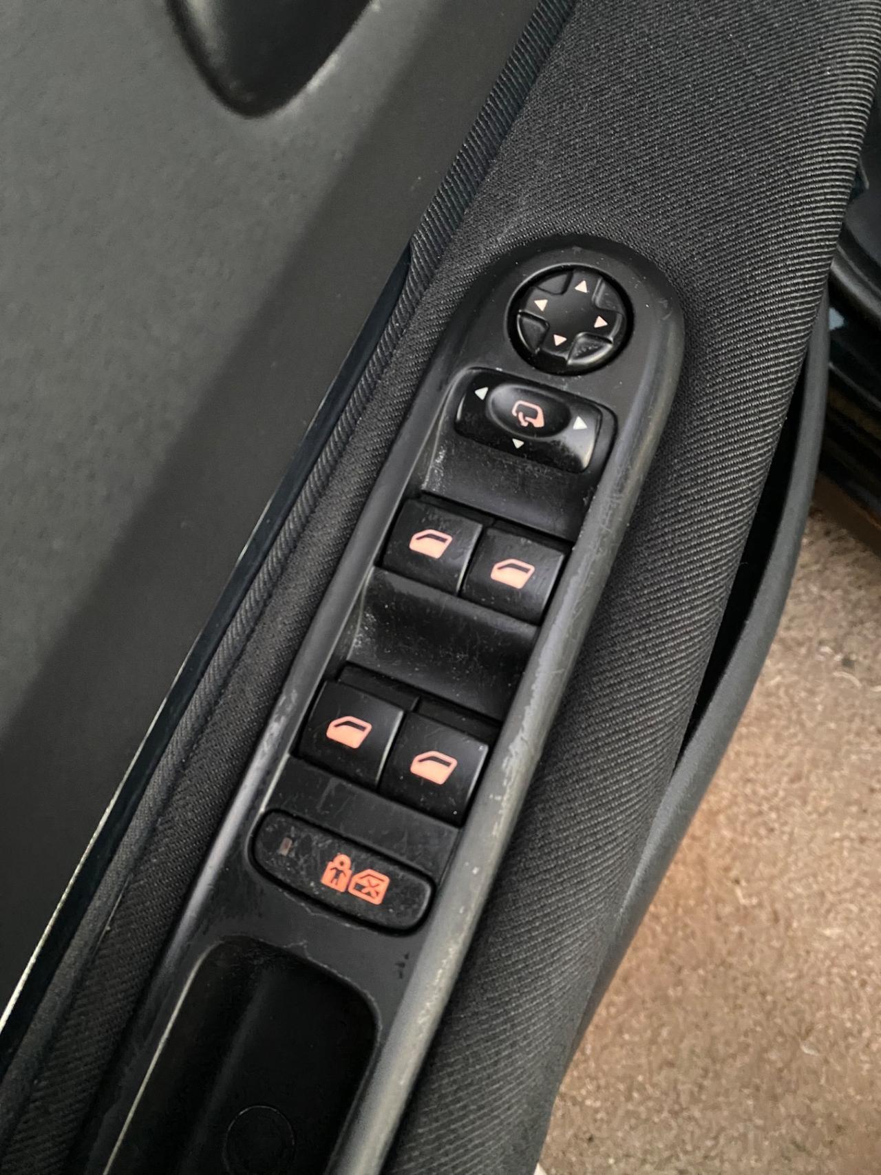 Peugeot 3008 1.6 e-HDi 112cv AUTOMATICA “Allure”