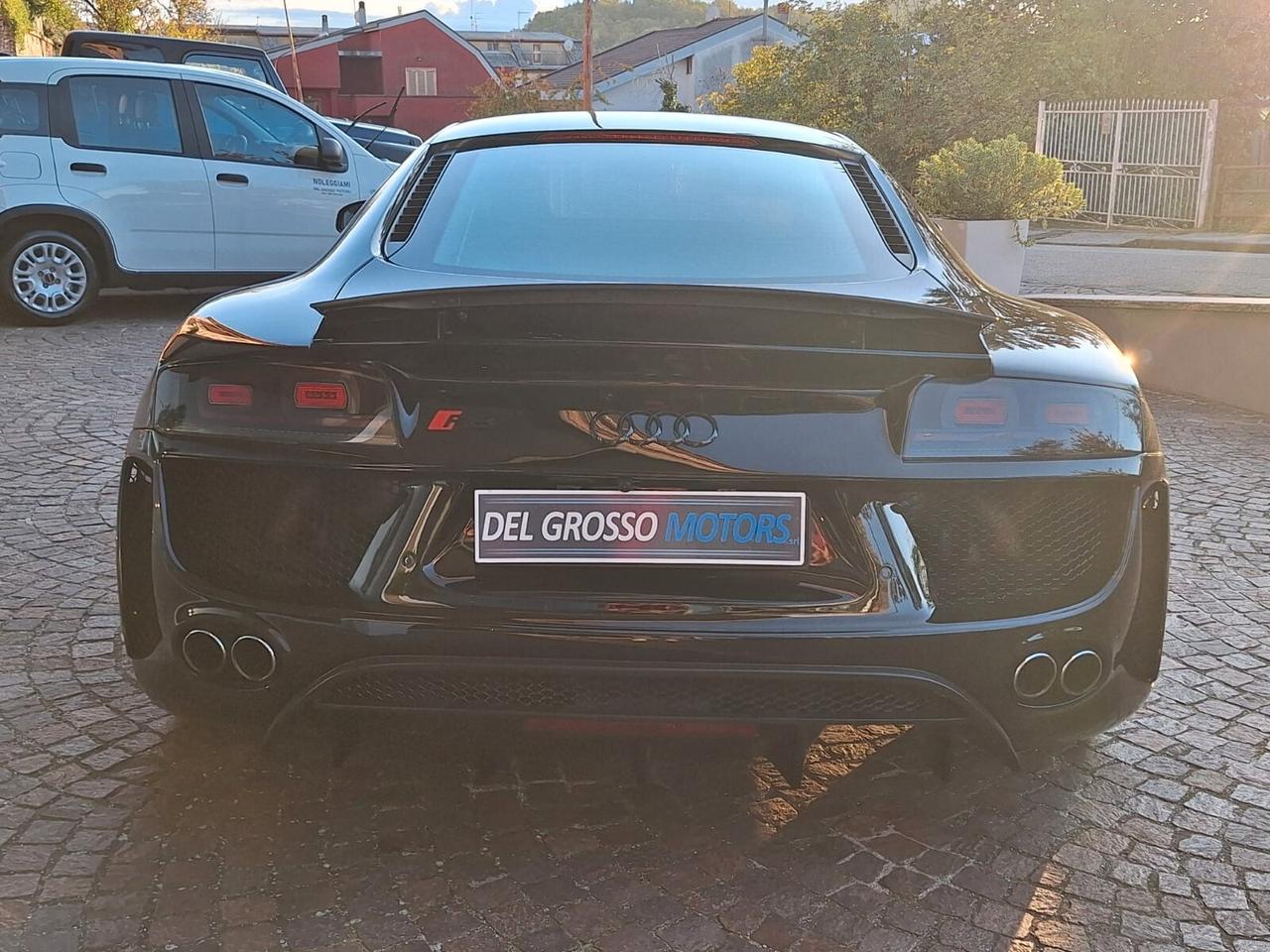 Audi R8 4.2 V8 FSI quattro R tronic