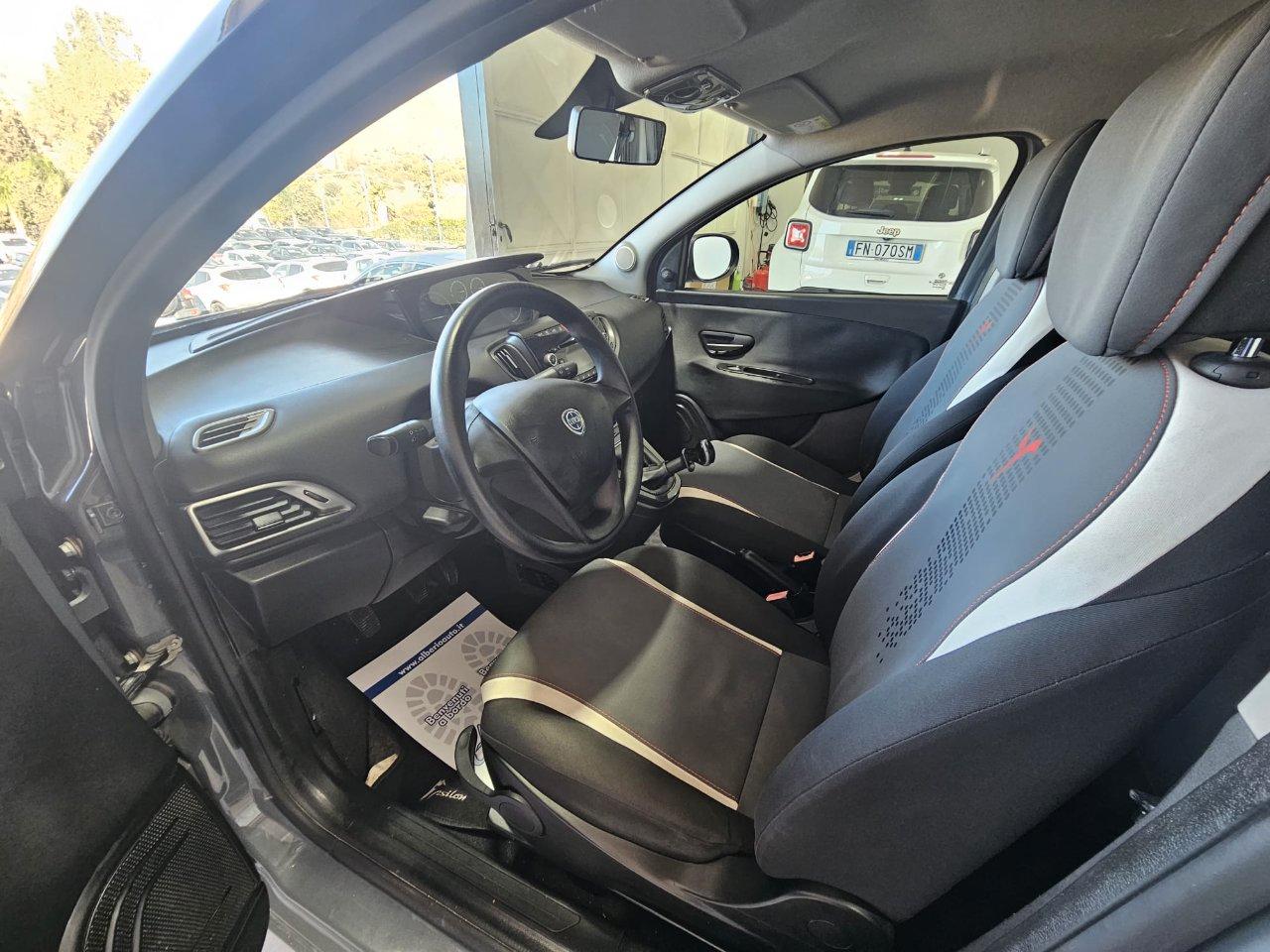 Lancia Ypsilon 5 Porte Ypsilon 1.2 8v Elefantino ecochic Gpl 69cv my14