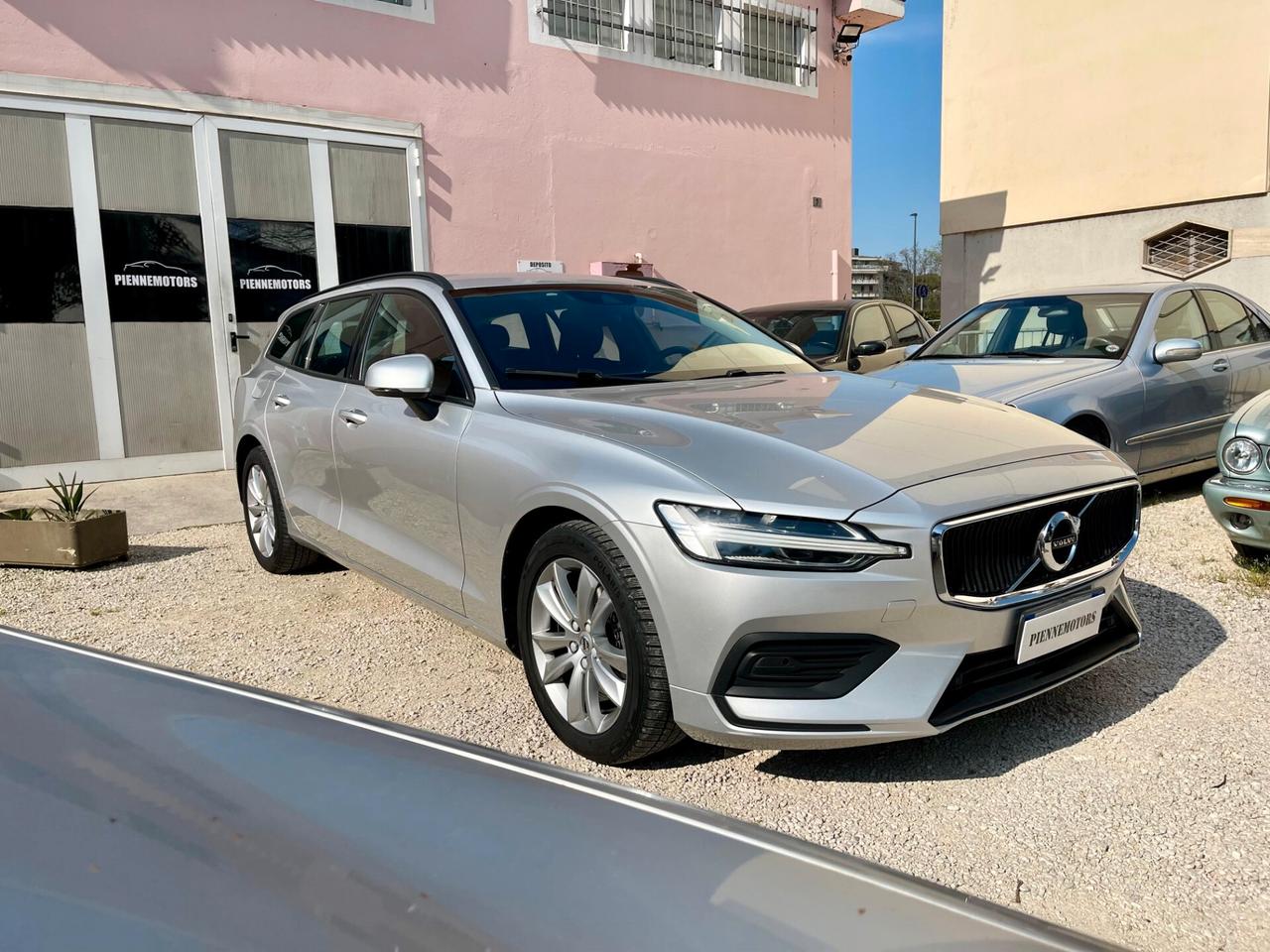 Volvo V60 B4 (d) Geartronic UNICOPROPRIETARIO IVA ESPOSTA TAGLIANDI UFFICIALI