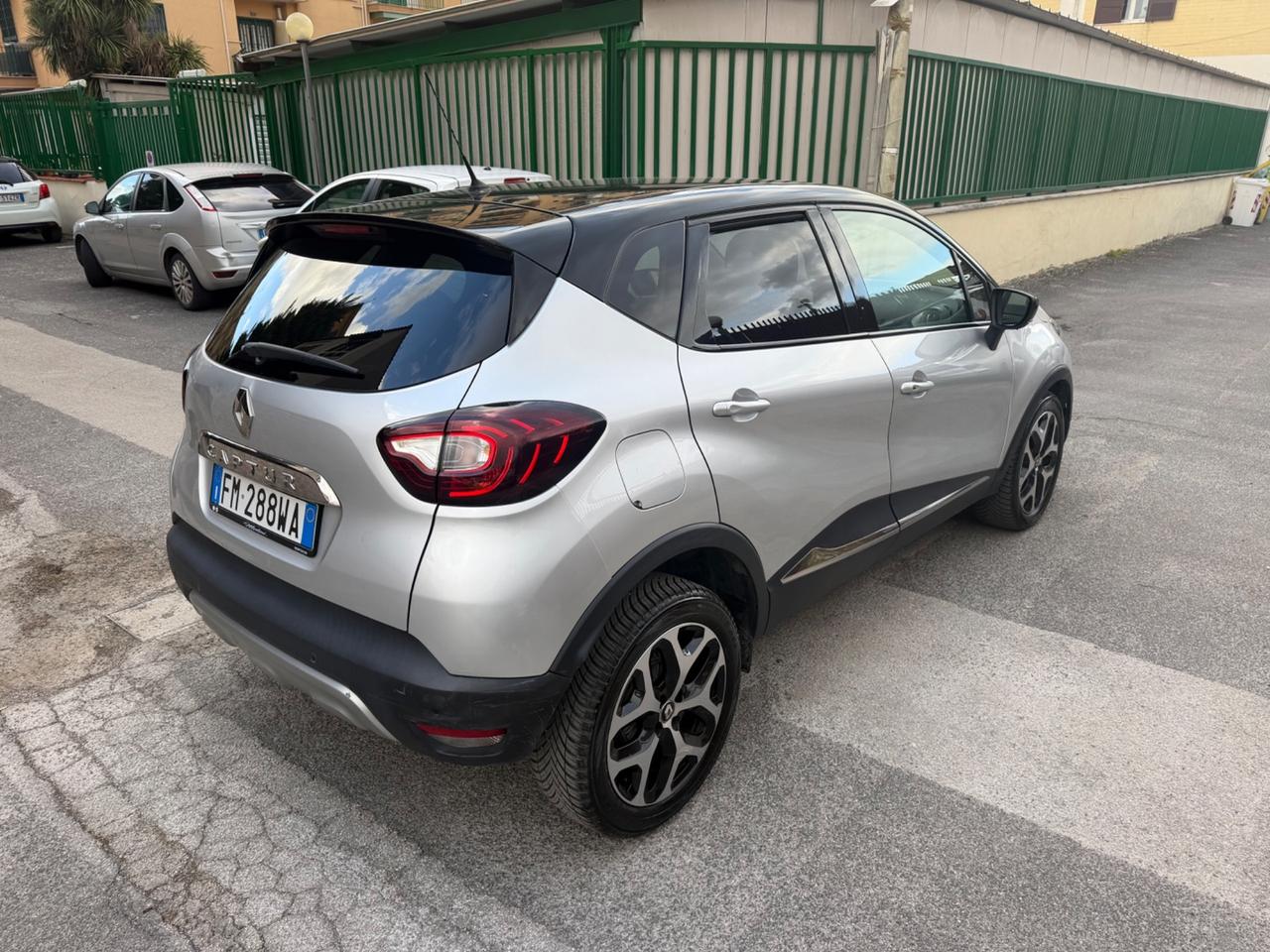 Renault Captur dCi 8V 90 CV EDC Start&Stop Energy Initiale Paris