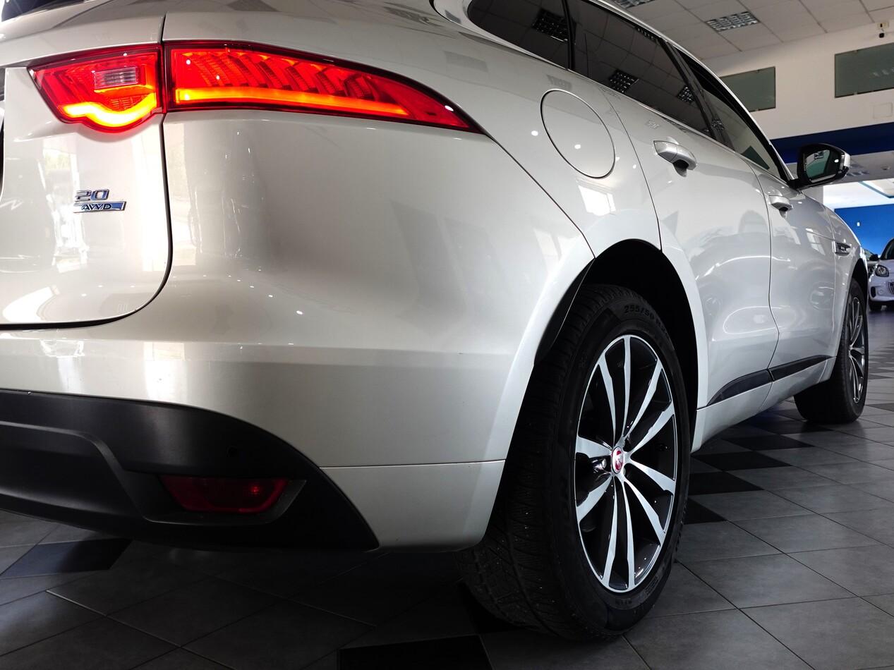 Jaguar F-Pace 2.0d 180 CV AWD R-SPORT