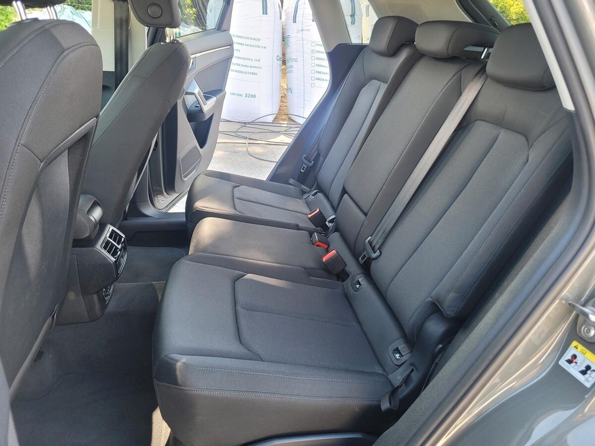 Audi Q3 45 TFSI e S tronic Business