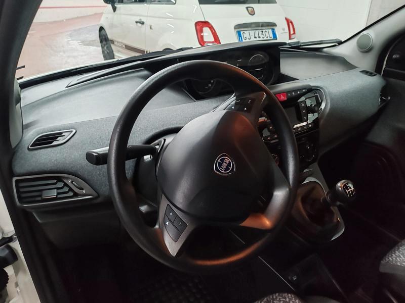 Lancia Ypsilon 1.0 hybrid Silver 70 cv 5 posti