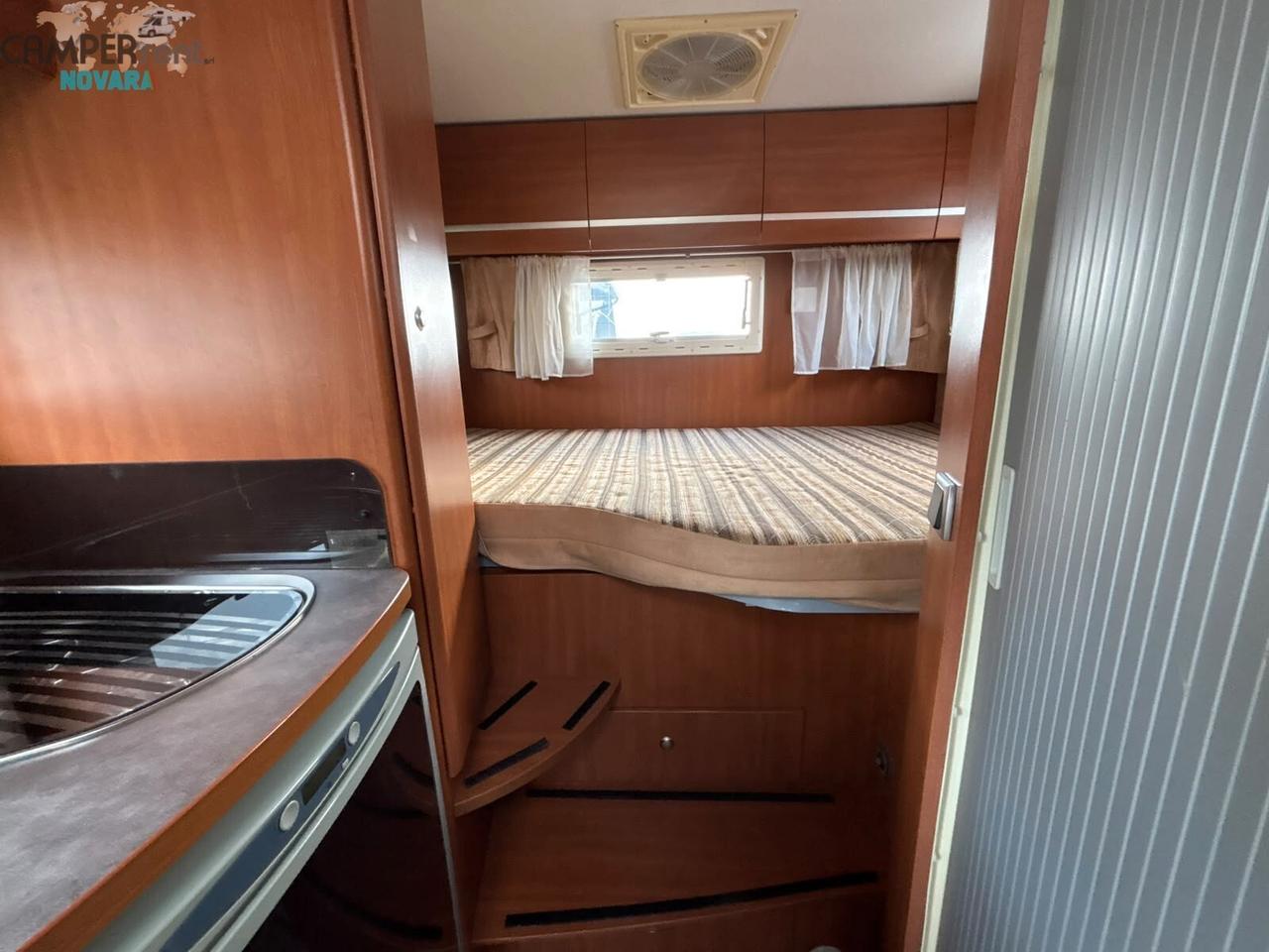 CHAUSSON WELCOME WS - Semintegrale compatto con letto matrimoniale in coda ed ampio garage