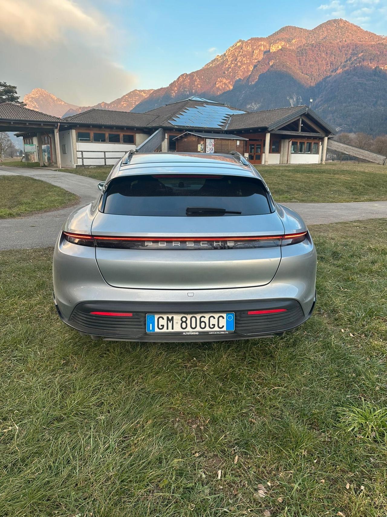 Porsche Taycan 4 Cross Turismo