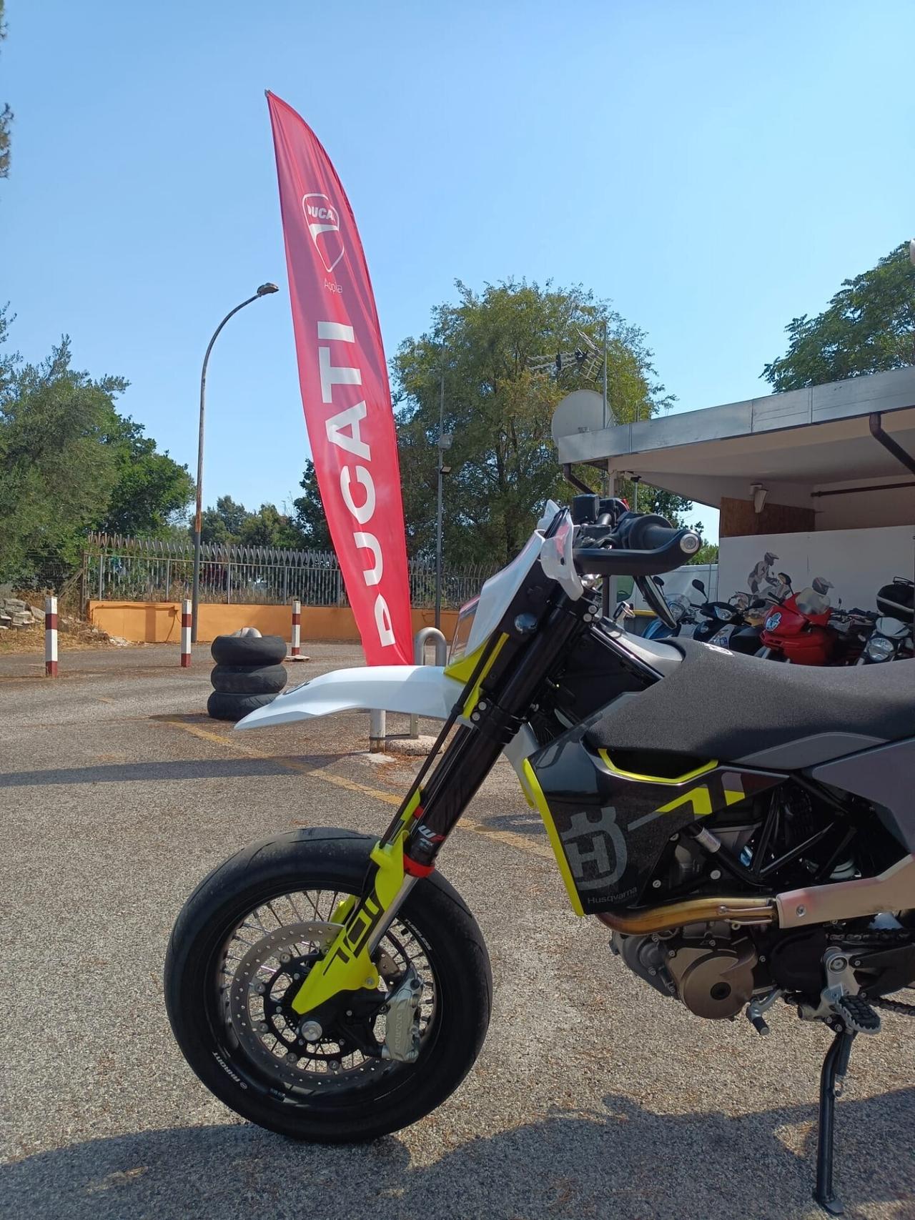 Husqvarna 701 Supermoto
