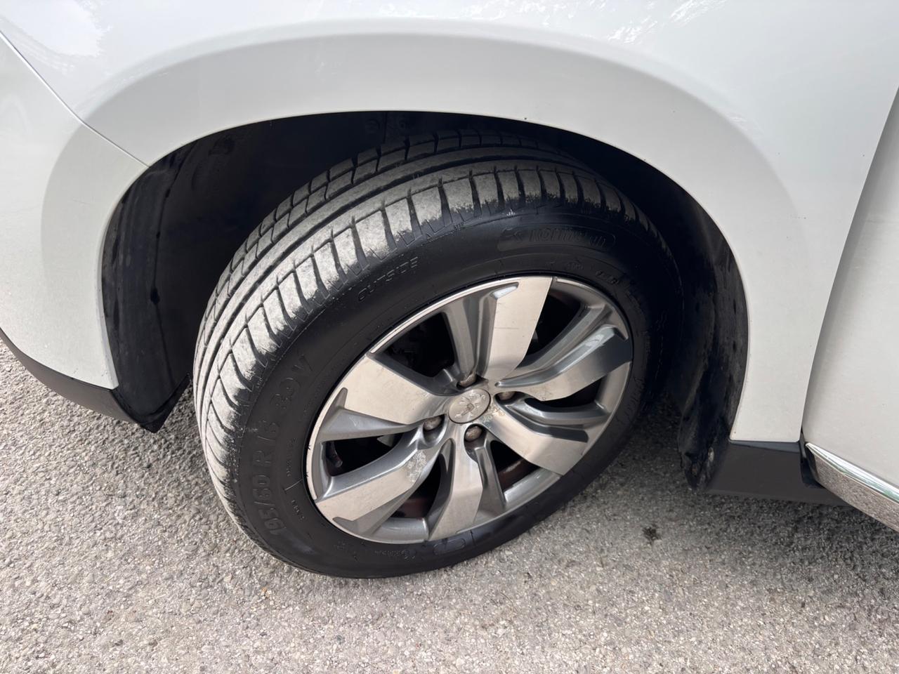 Peugeot 2008 1.6 hdi 92 CV Allure OK NEOPATENTATI