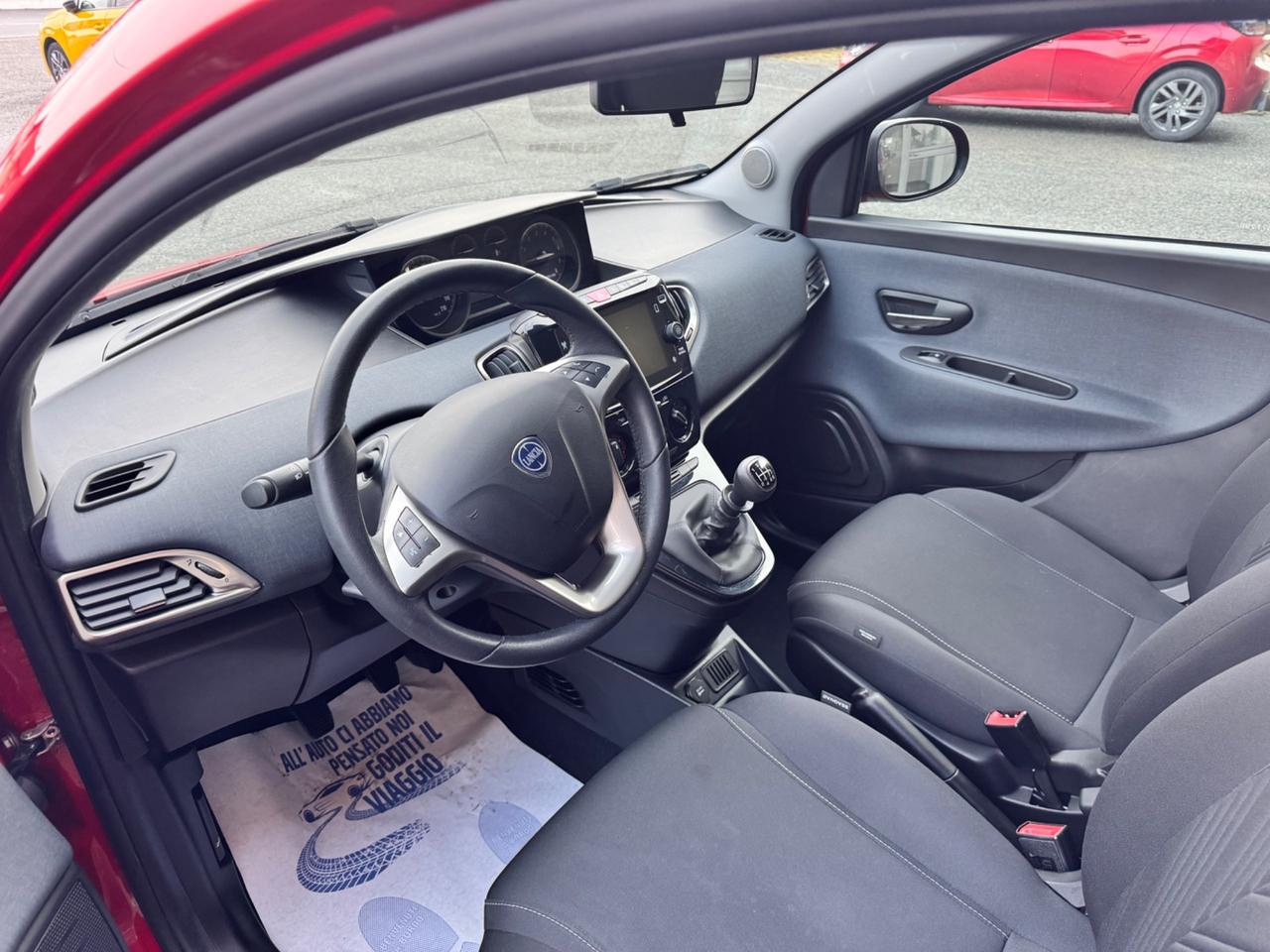 Lancia Ypsilon 1.0 Gold Hybrid