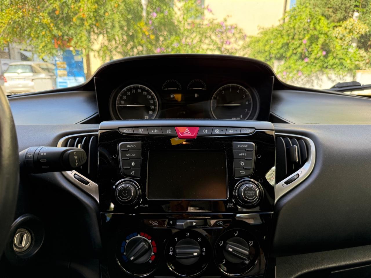 Lancia Ypsilon 1.0 FireFly S&S Hybrid Ecochic Gold