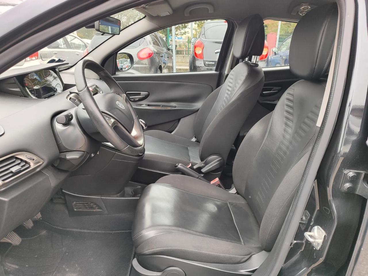 Lancia Ypsilon 1.2 69 CV 5 porte Platinum