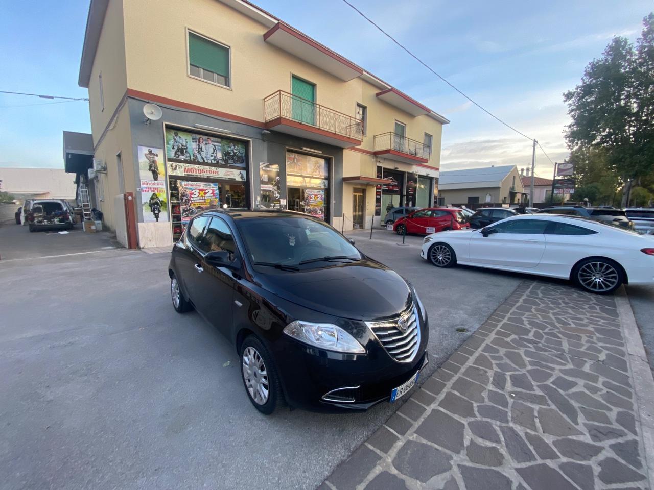 Lancia Ypsilon 1.2 69 CV 5 porte S&S Platinum