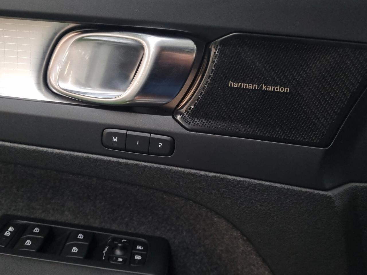 Volvo XC40 B3 automatico Plus Dark