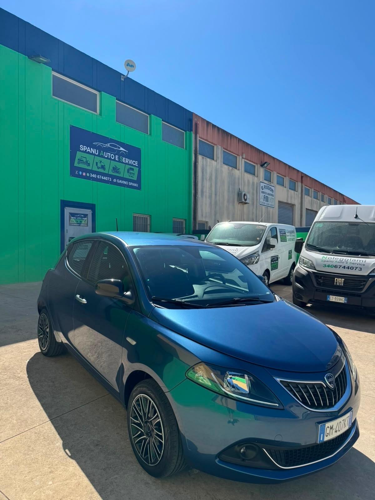 Lancia Ypsilon 1.0 FireFly 5 porte S&S Hybrid Ecochic Silver