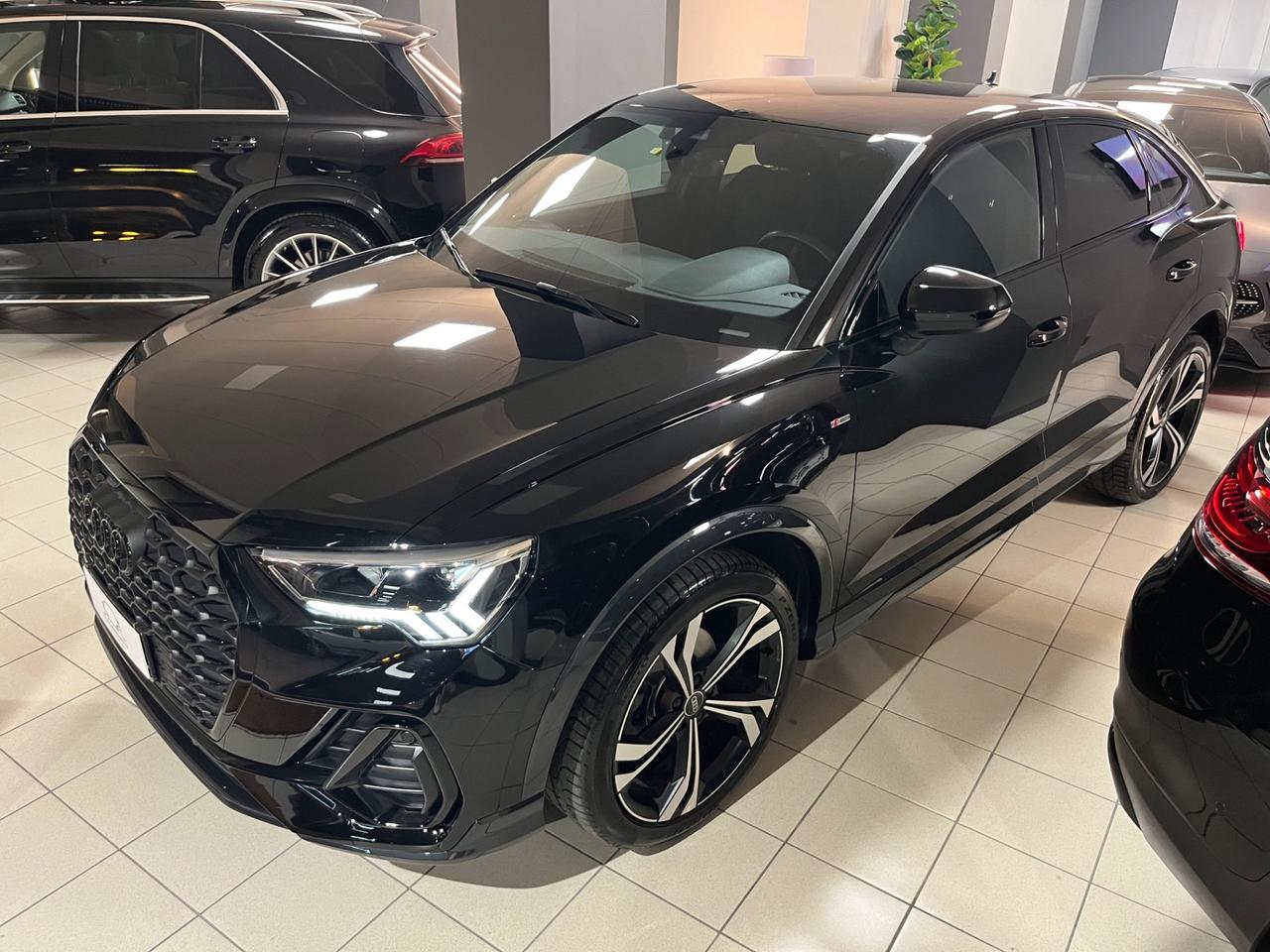 Audi Q3 SPB 35 TDI S-Line TOTAL BLACK!!