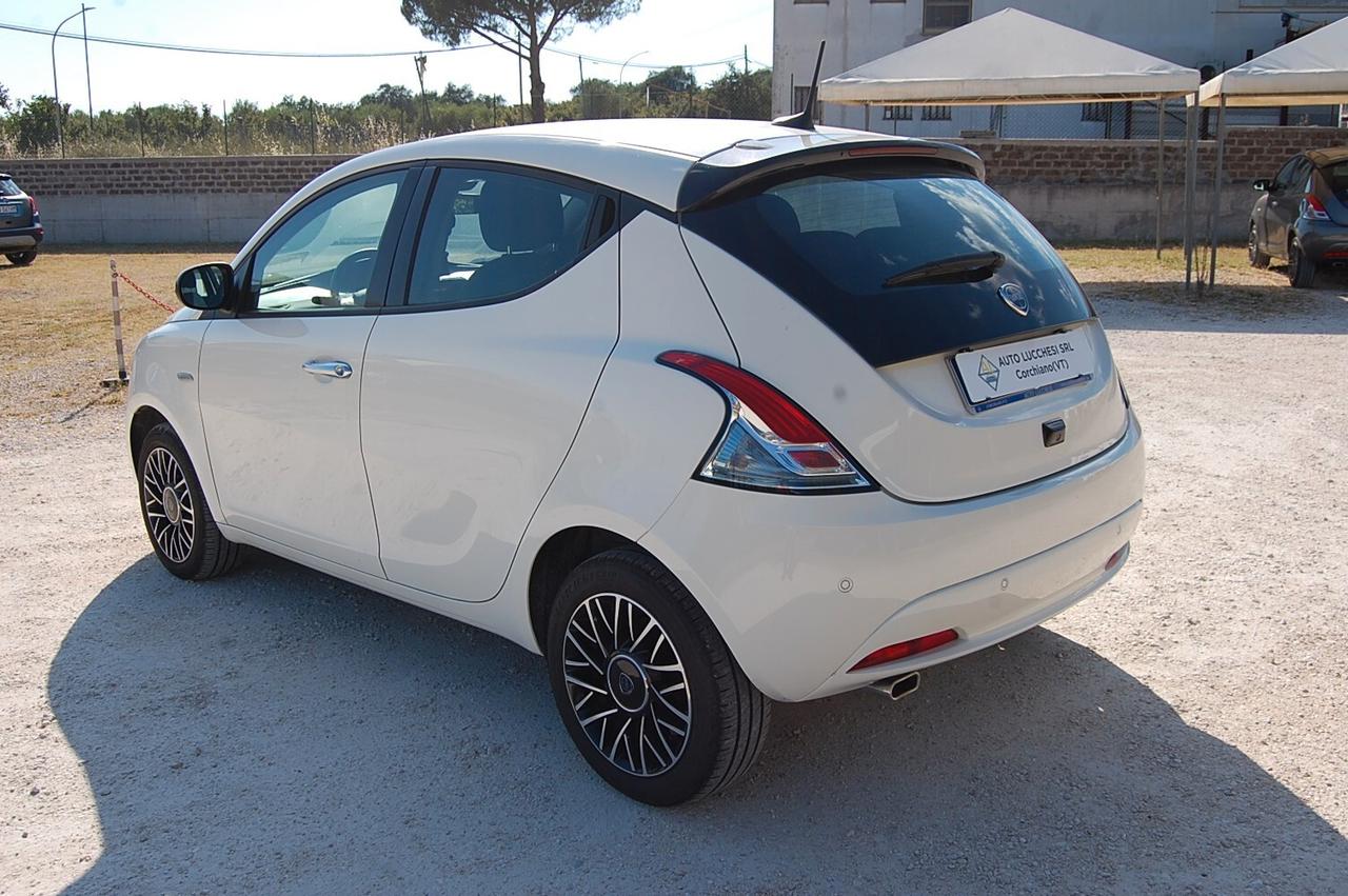 Lancia Ypsilon 1.0 FireFly 5 porte S&S Hybrid Platino