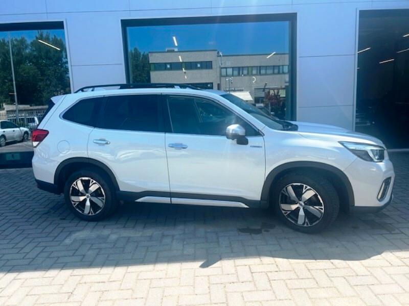 Subaru Forester 2.0 e-Boxer MHEV CVT Lineartronic Premium - Unico propietario -