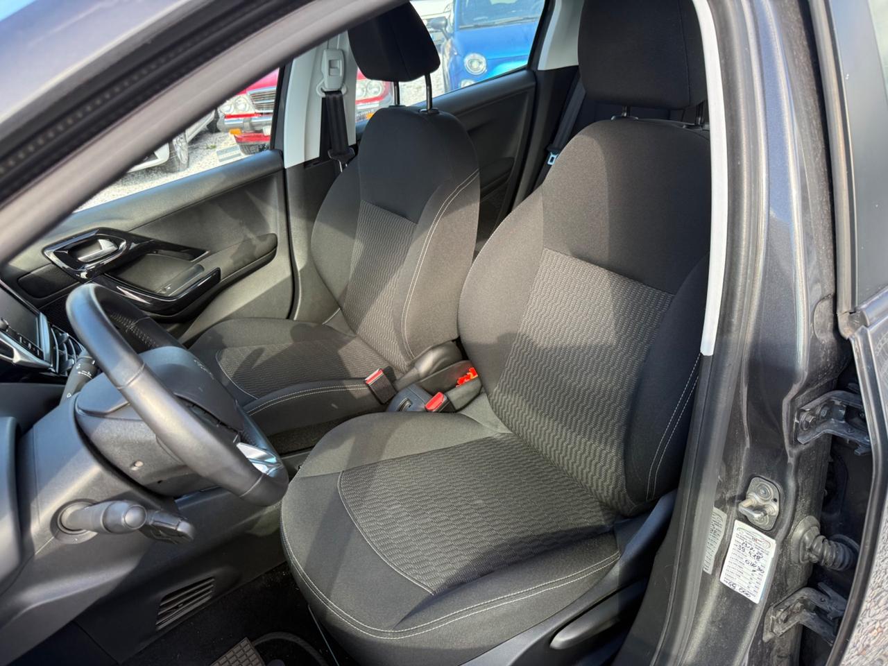 Peugeot 208 PureTech 82 5 porte Allure