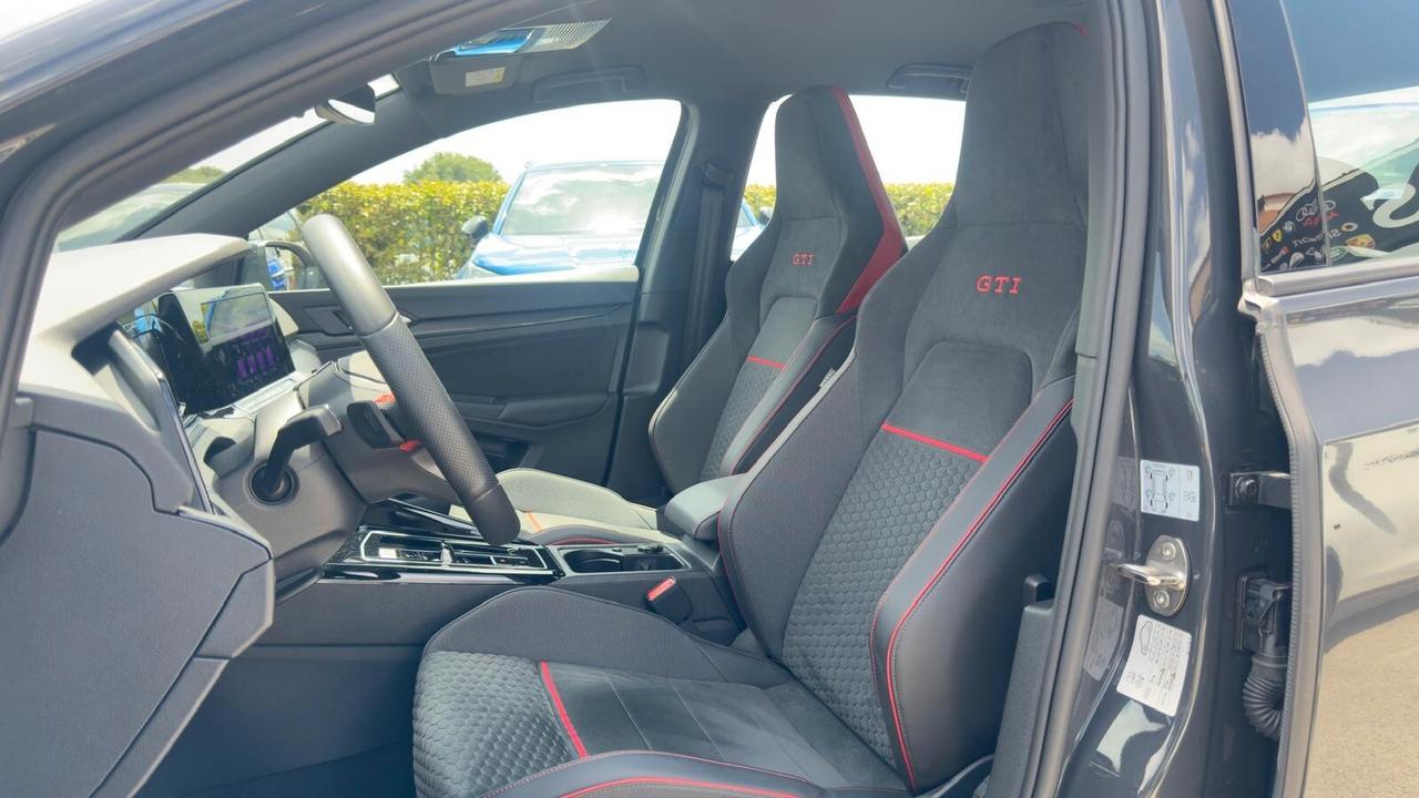 Volkswagen Golf GTI CLUBSPORT 2.0 TSI DSG/AKRAPOVIC/IQ LIGHT/