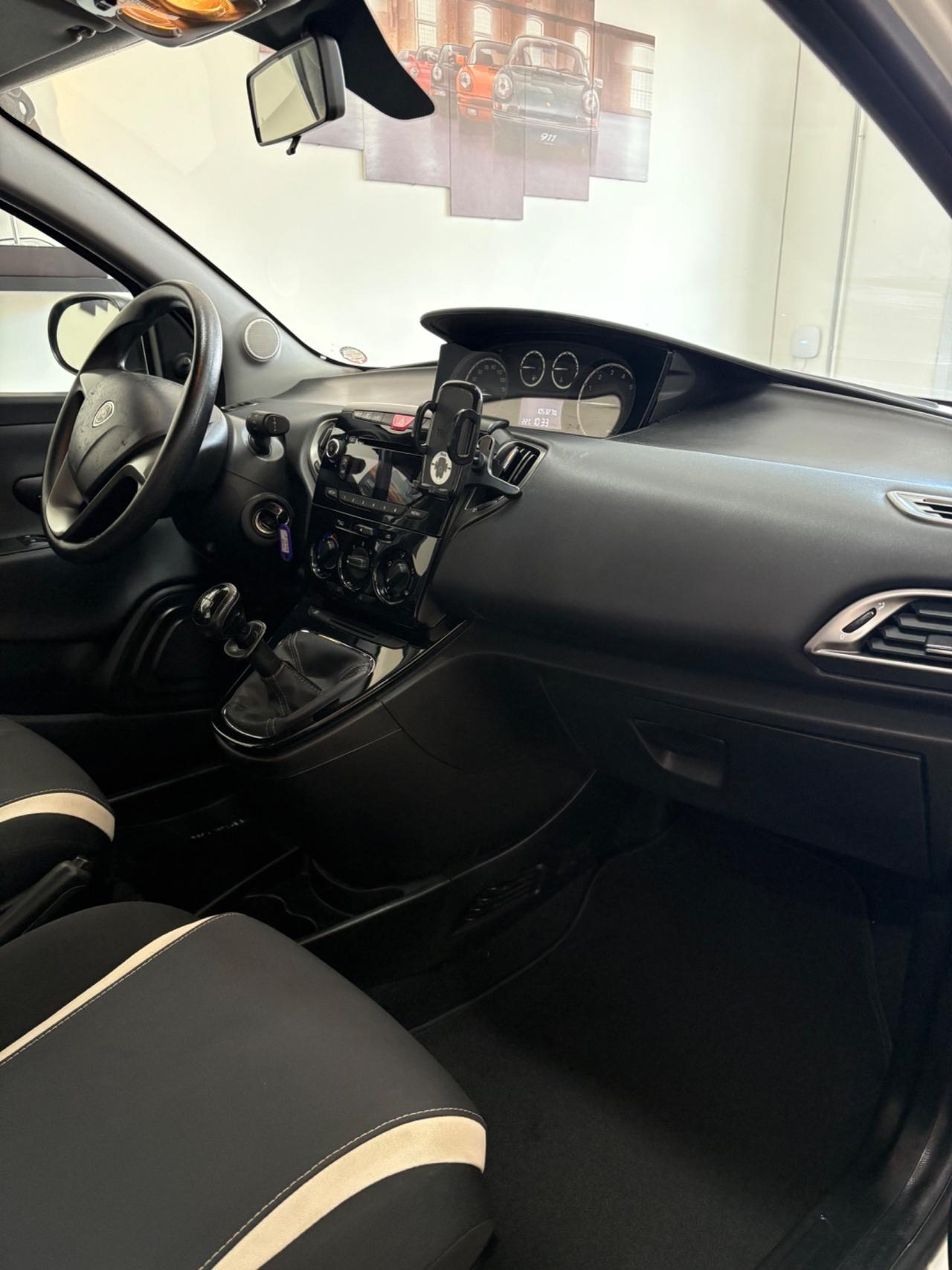 Lancia Ypsilon 1.2 69 CV
