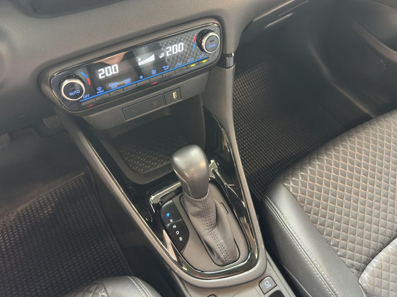 Toyota Yaris 1.5h Lounge