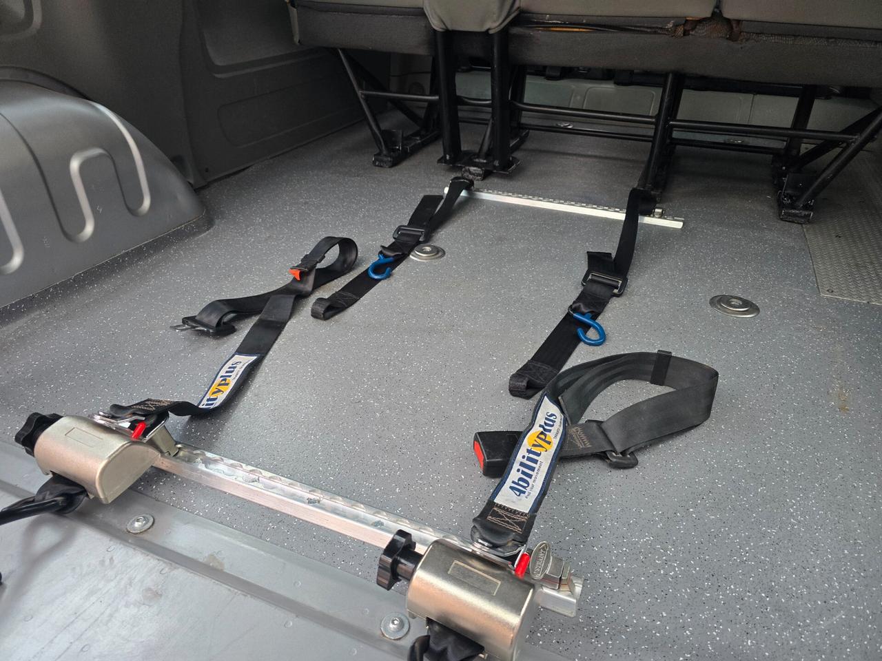 Nissan Primastar C29 6 Posti - Con Sollevatore Idraulico