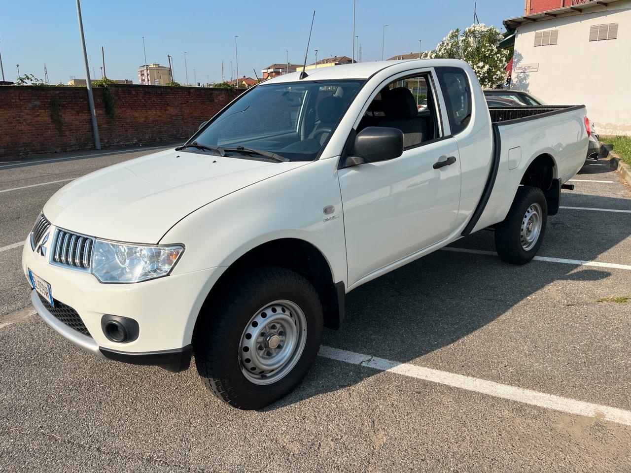 Mitsubishi L200 2.5 DI-D/136CV Club Cab Invite DPF