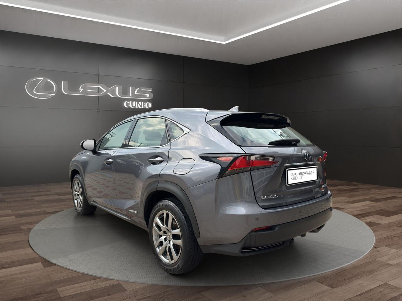 Lexus NX 300h 2.5 Executive 4wd cvt