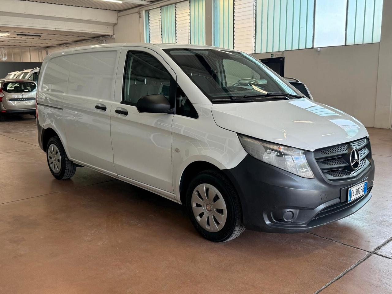 Mercedes Benz VITO 114 CDI COMPACT 2.2 6 MARCE COMPACT