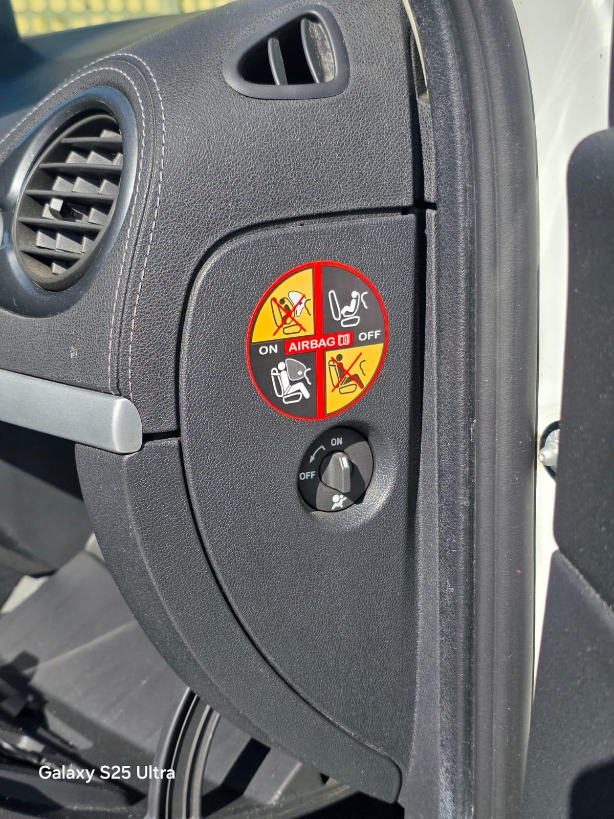 Renault Clio 1.2 16V 3 porte Luxe