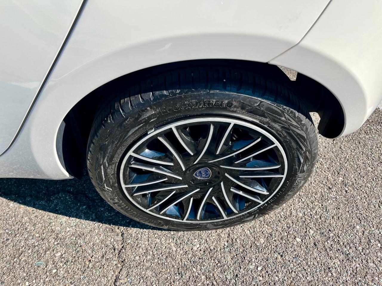 Lancia Ypsilon 1.0 hybrid firefly - 10.000km