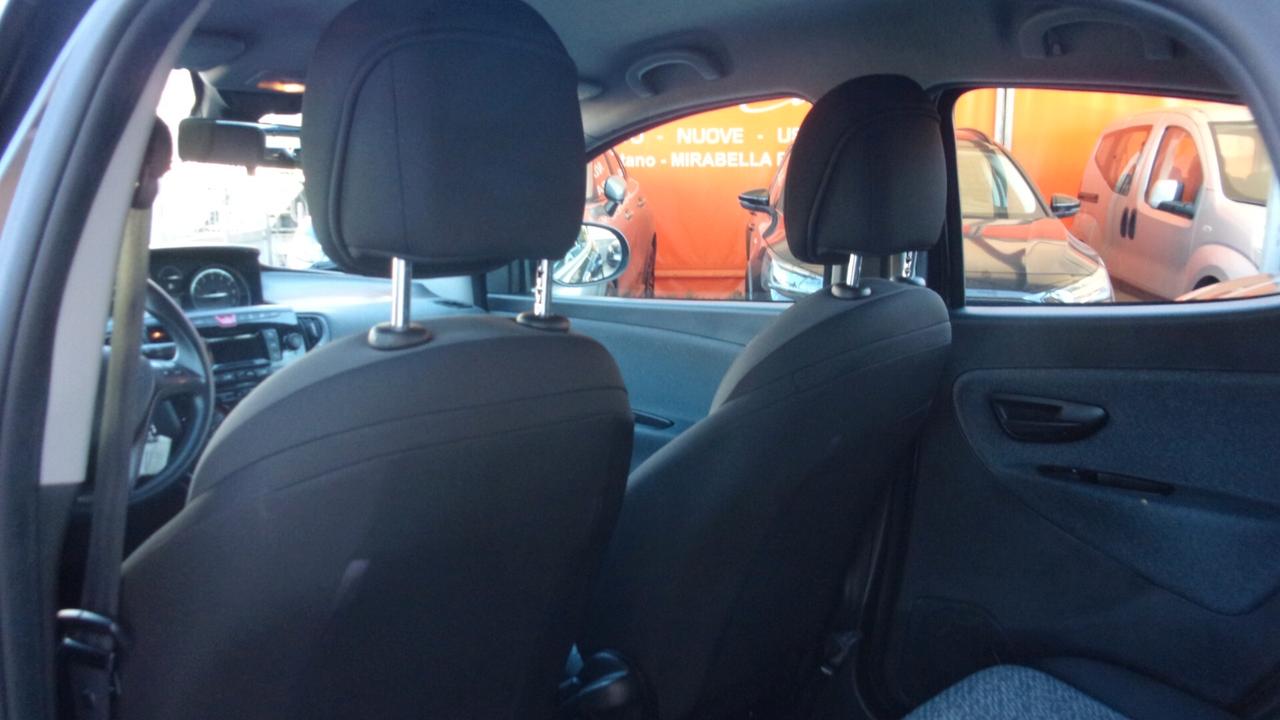 Lancia Ypsilon 1.0 FireFly 5 porte S&S Hybrid Silver