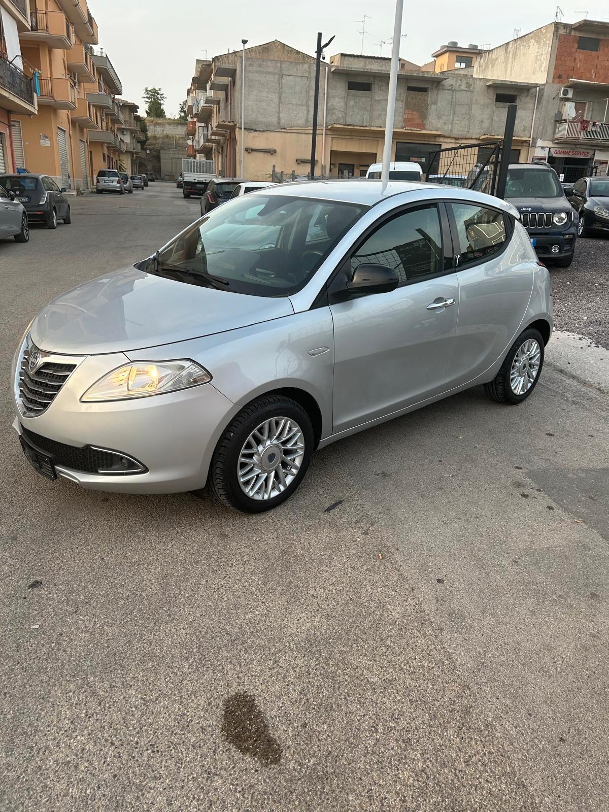 Lancia Ypsilon 1.3 MJT 16V 95 CV 5 porte S&S Silver