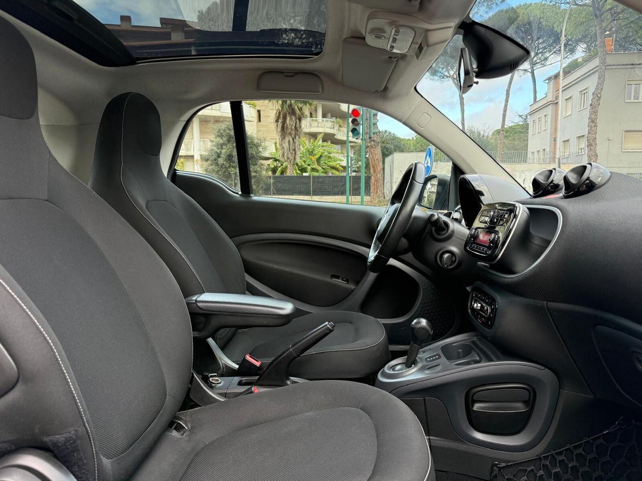 Smart ForTwo 1.0 71cv Coupe Clima cambio Auto Full led tetto panoramico