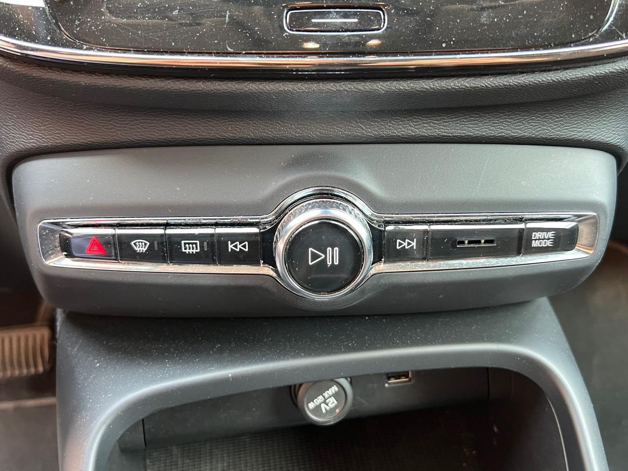 Volvo XC40 Business Plus D3 #12032