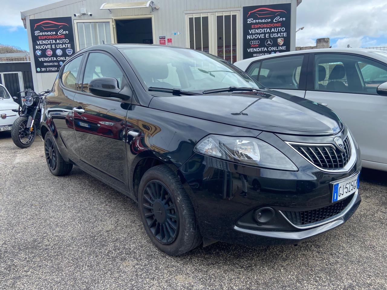 Lancia Ypsilon 1.0 FireFly 5 porte S&S Hybrid Ecochic Silver