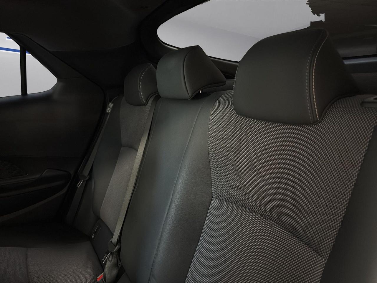 Toyota C-HR 2.0 phev Lounge fwd e-cvt