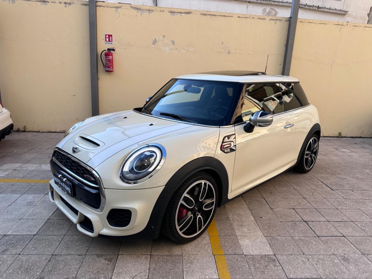 Mini John Cooper Works Coupe JOHN COOPER WORKS