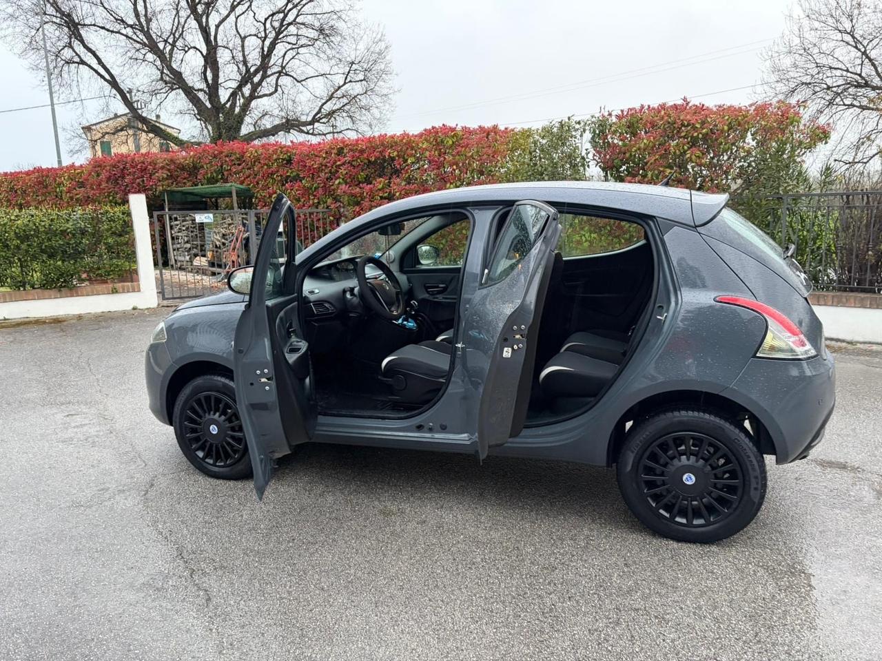 Lancia Ypsilon Metano Ecochic Elefantino