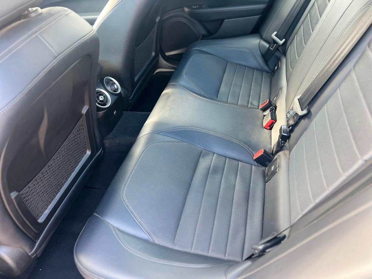 Alfa Romeo Giulia 2.2JTDM 180CV ALLESTIMENTO VELOCE FULL