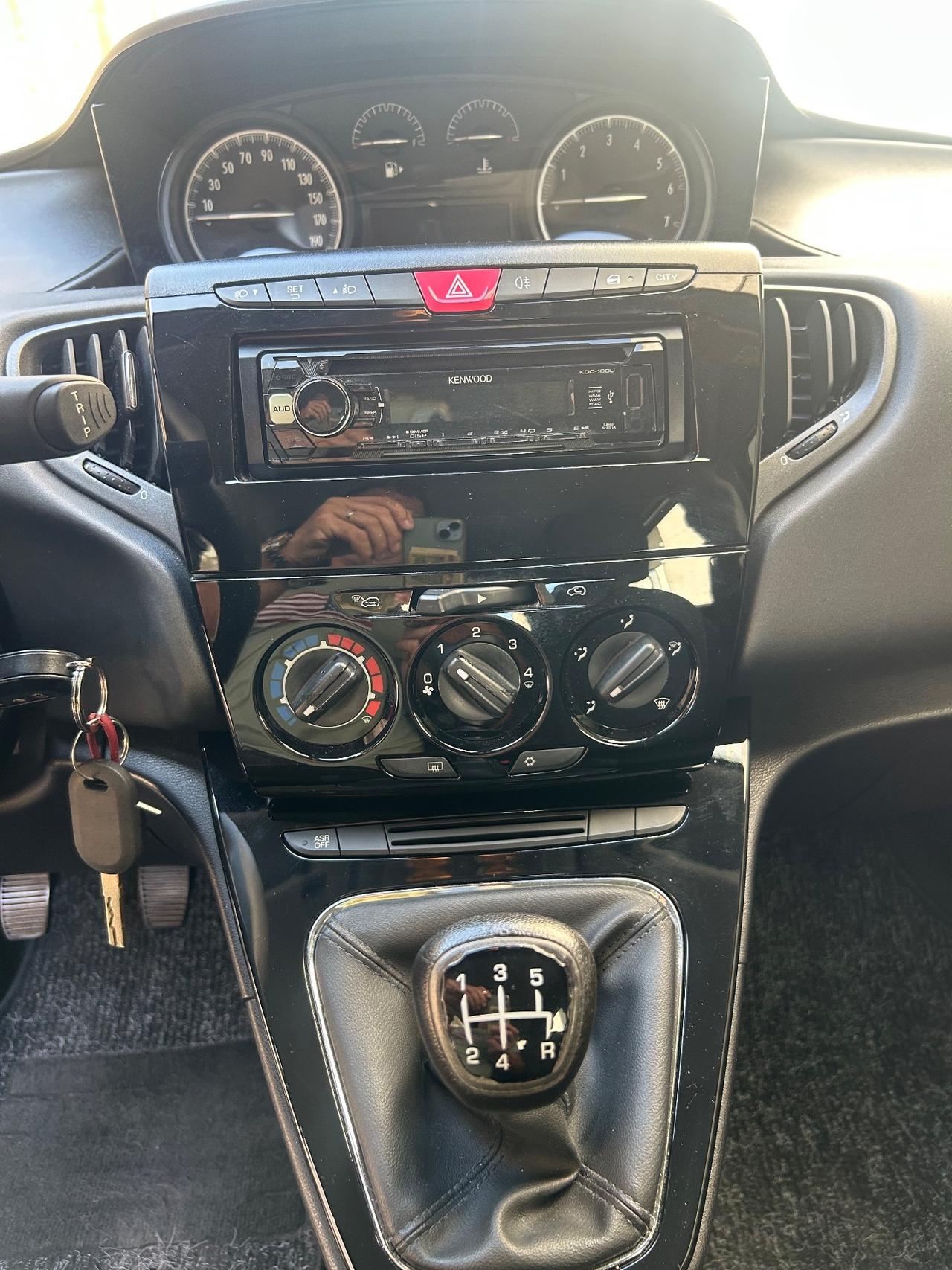 Lancia Ypsilon 1.2 69 CV 5 porte Silver