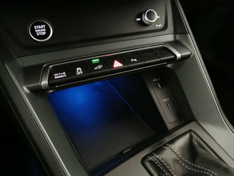 Audi Q3 45 1.4 tfsi e Identity Black s-tronic