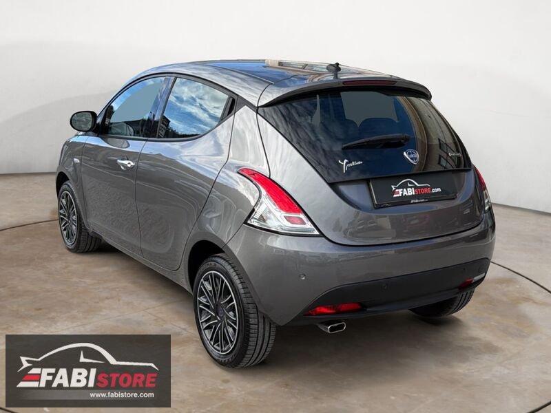 Lancia Ypsilon 1.0 FireFly 70 Cv Hybrid Gold 5 POSTI - Schermo, CarPlay, Ruotino ecc