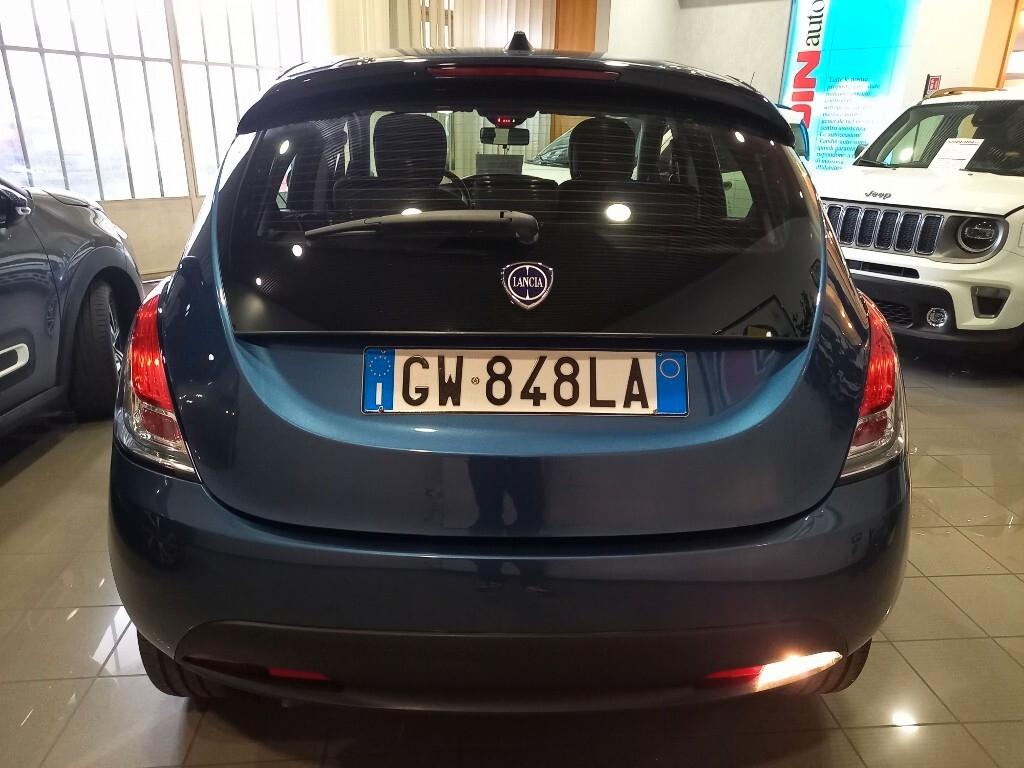 Lancia Ypsilon 1.0 FireFly 5 porte S&S Hybrid Silver